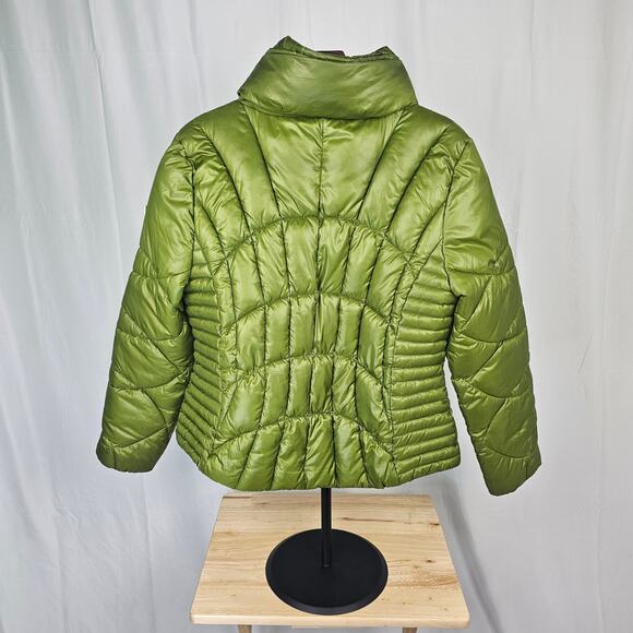 GUESS Women’s Green Puffer Jacket XL NWOT High Shine Winter Streetwear - Picture 4 of 4